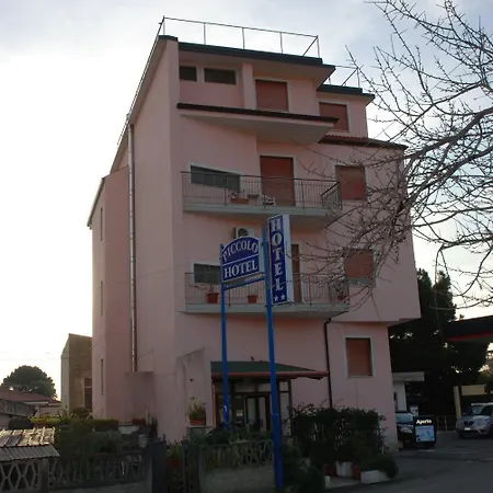 Piccolo Lamezia ホテル 3*